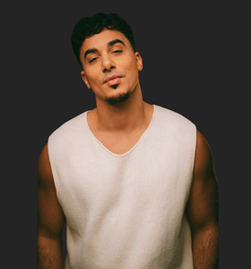 Timor Steffens - Creative director, regisseur en performer op wereldniveau die leiderschap, mentale veerkracht en executiekracht tastbaar maakt in complexe omgevingen.