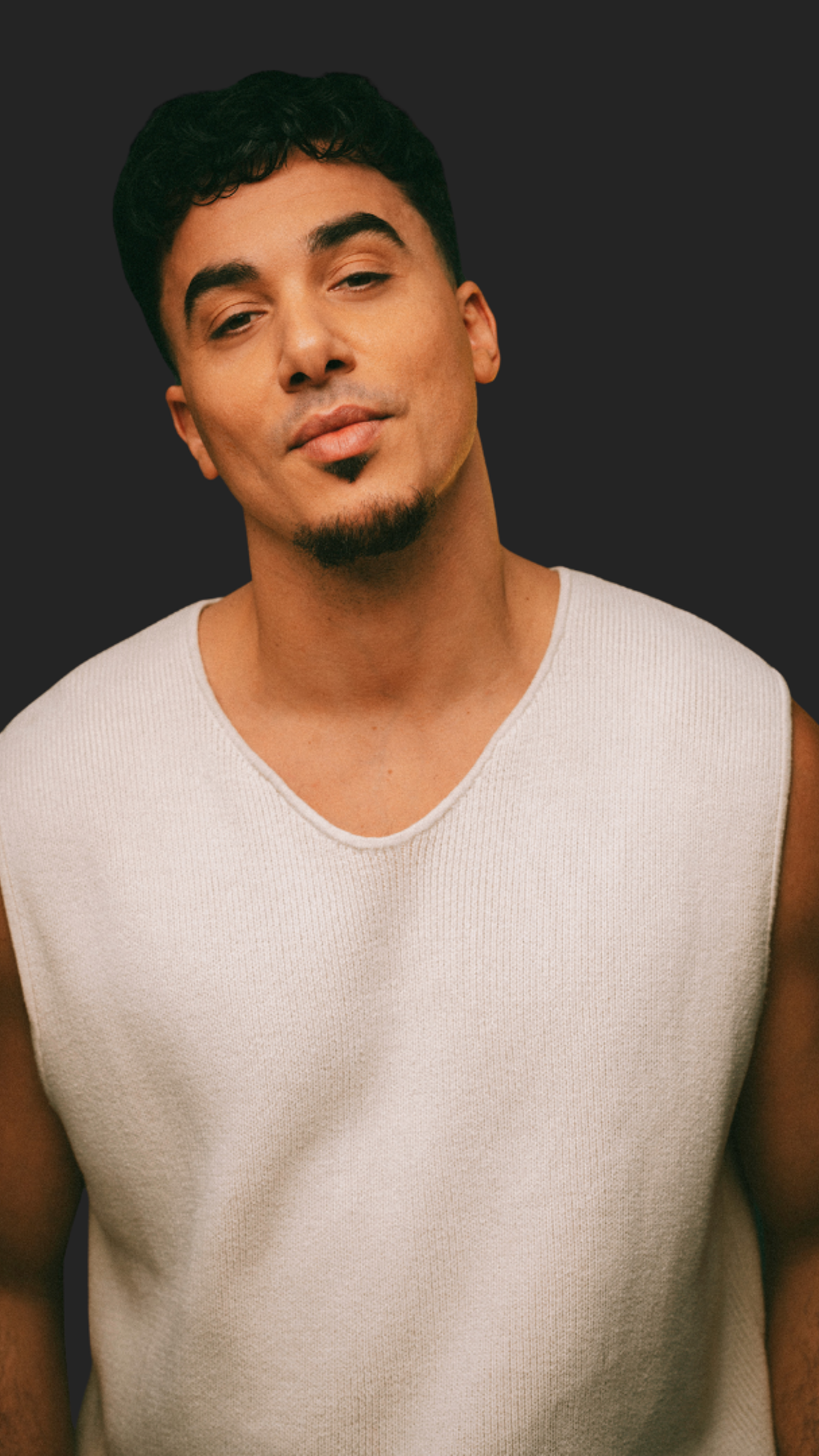 Timor Steffens - <p data-start="2030" data-end="2182">Creative director, regisseur en performer op wereldniveau die leiderschap, mentale veerkracht en executiekracht tastbaar maakt in complexe omgevingen.</p>