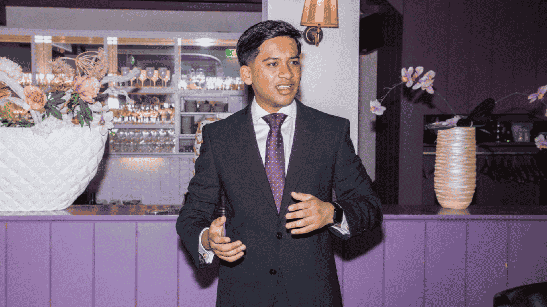 Sharwin Ganga - <p data-start="356" data-end="444">Jonge bestuurder en spreker over verbinding, vertrouwen en maatschappelijke verandering.</p>