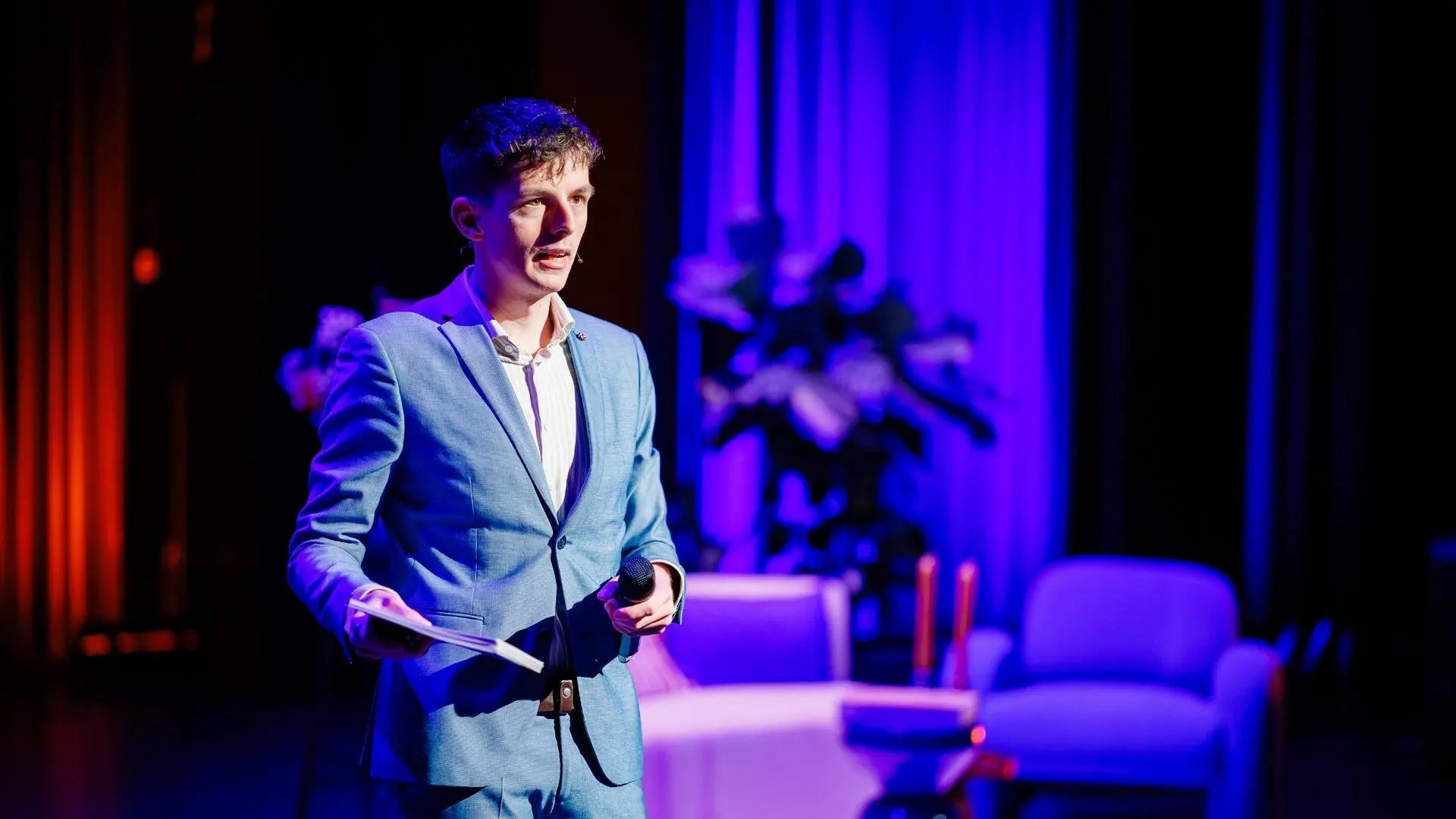 Wilmer Nieuwenhuyzen - <p data-start="401" data-end="539">Dagvoorzitter en programmamaker met een passie voor diversiteit, cultuur en duurzaamheid, die gesprekken verdiept en verbinding creëert.</p>