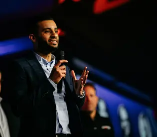 Fight, flight of freeze: stressreacties die je in bijna elk gesprek ziet - spreker Ashwin Taneja