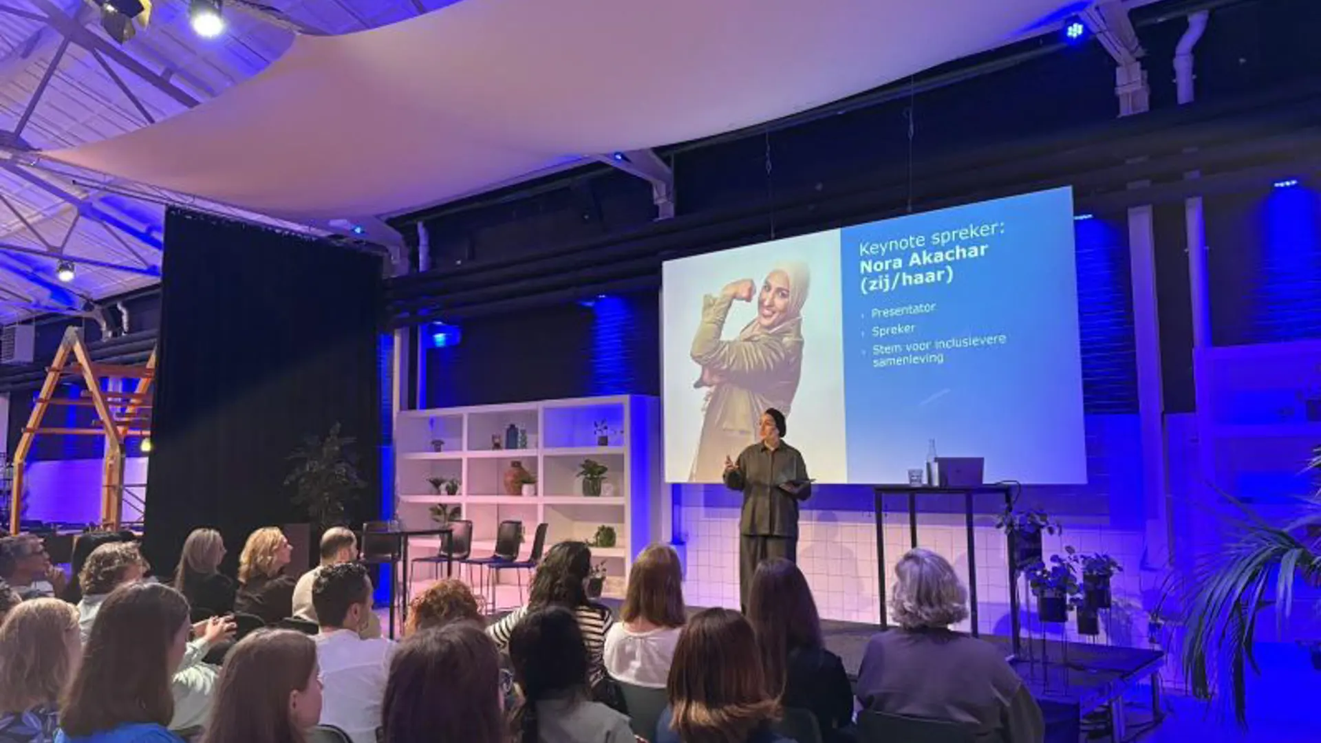 Nora Akachar - <p>Theatermaker, filmmaker en presentatrice die met creatieve storytelling inclusie tot leven brengt en ieder publiek inspireert met herkenbare inzichten.</p>