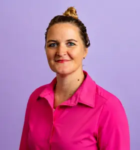 Joske Kuut - Spreker, trainer en schrijver die met verhalen, humor en praktische tools laat zien hoe oordeelvrij leiderschap veiligheid en verbinding vergroot.