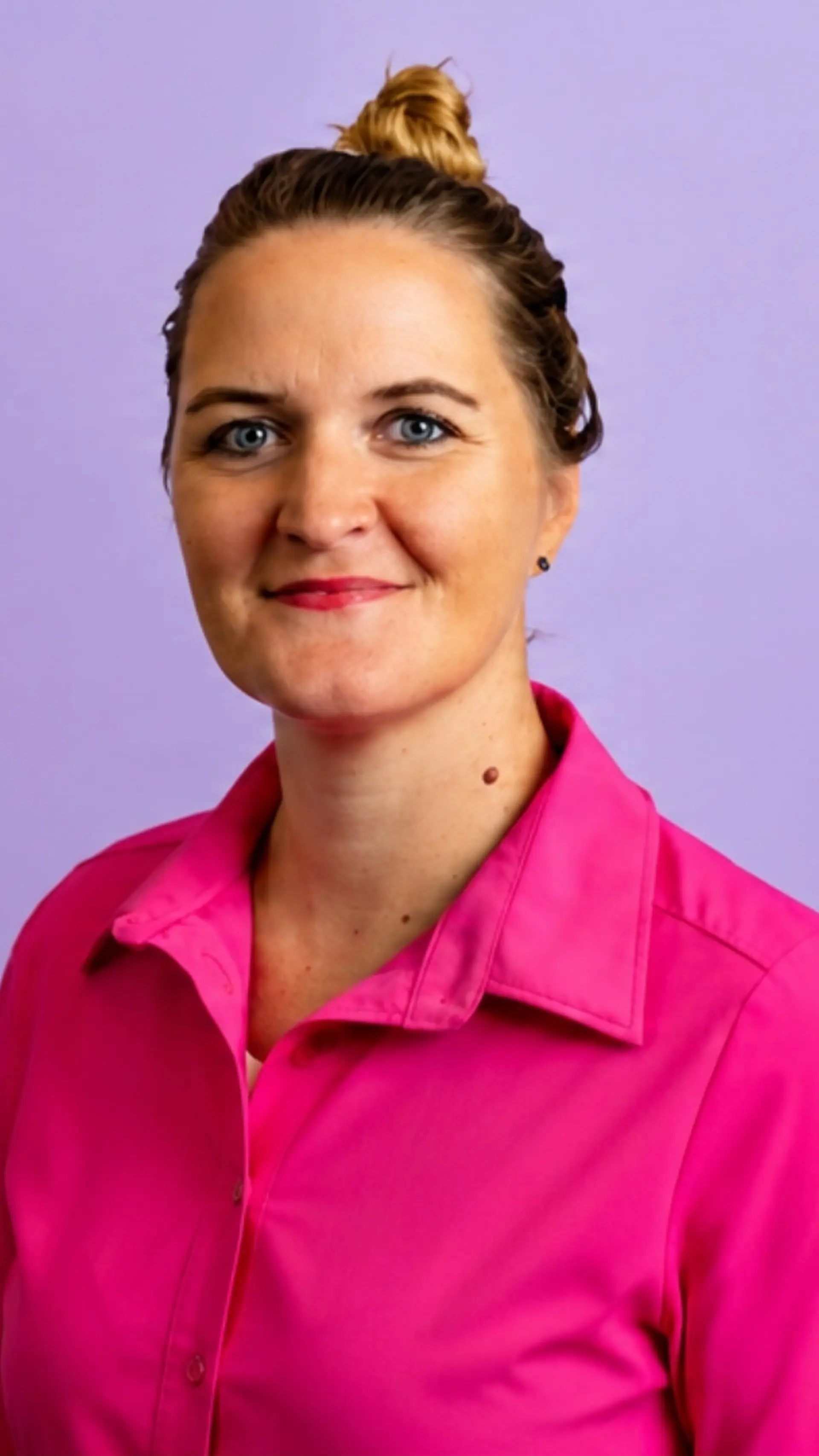 Joske Kuut - <p data-start="1587" data-end="1762">Spreker, trainer en schrijver die met verhalen, humor en praktische tools laat zien hoe oordeelvrij leiderschap veiligheid en verbinding vergroot.</p>