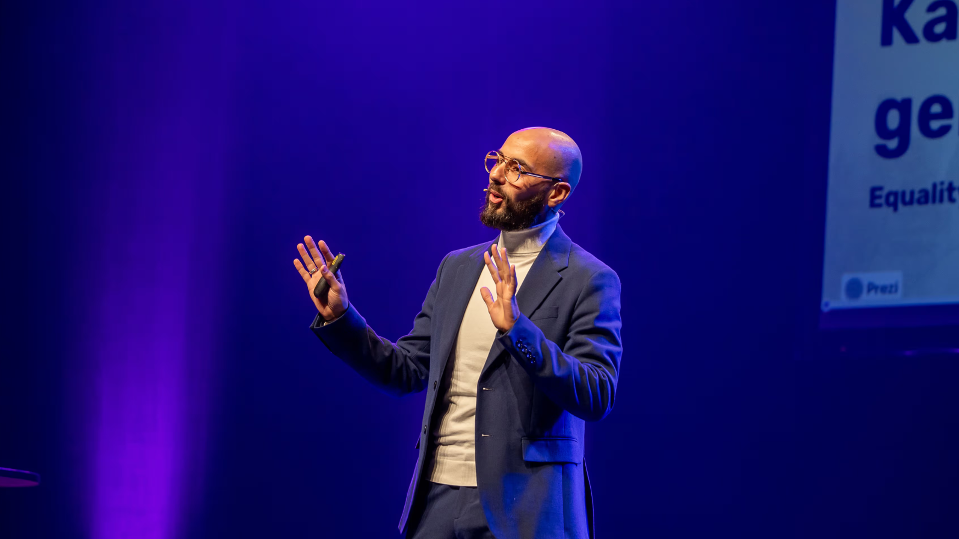 Karim Amghar - <p class="font-claude-response-body break-words whitespace-normal leading-[1.7]">Columnist, programmamaker en auteur gespecialiseerd in kansenongelijkheid, diversiteit, inclusie, radicalisering en onderwijsvernieuwing.</p>