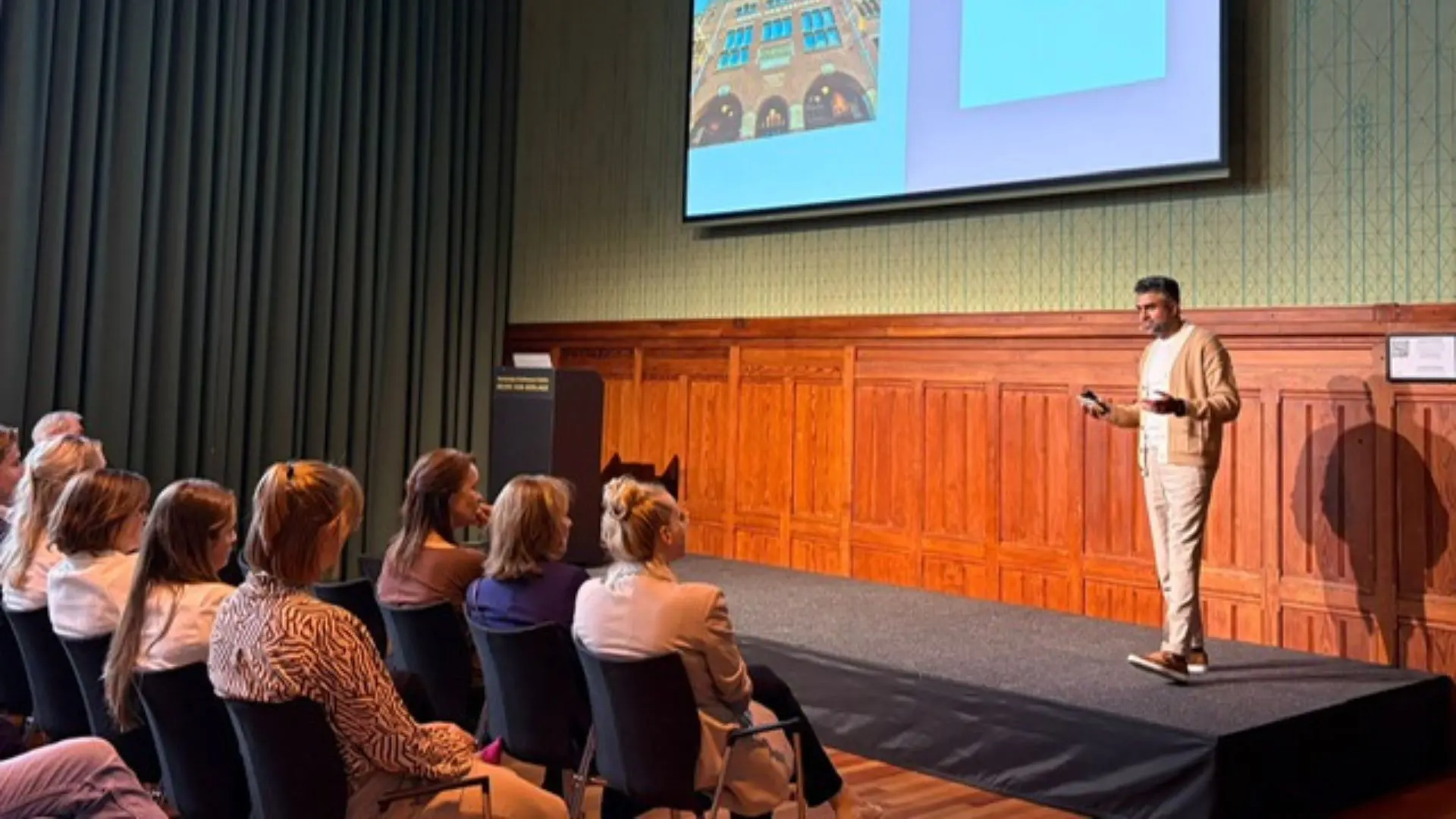 Irfaan Qummar - <p data-start="1939" data-end="2097">Financieel educator en jongerencoach die met energieke voorbeelden en praktische tools jongeren helpt hun geldgedrag te begrijpen en slimme keuzes te maken.</p>