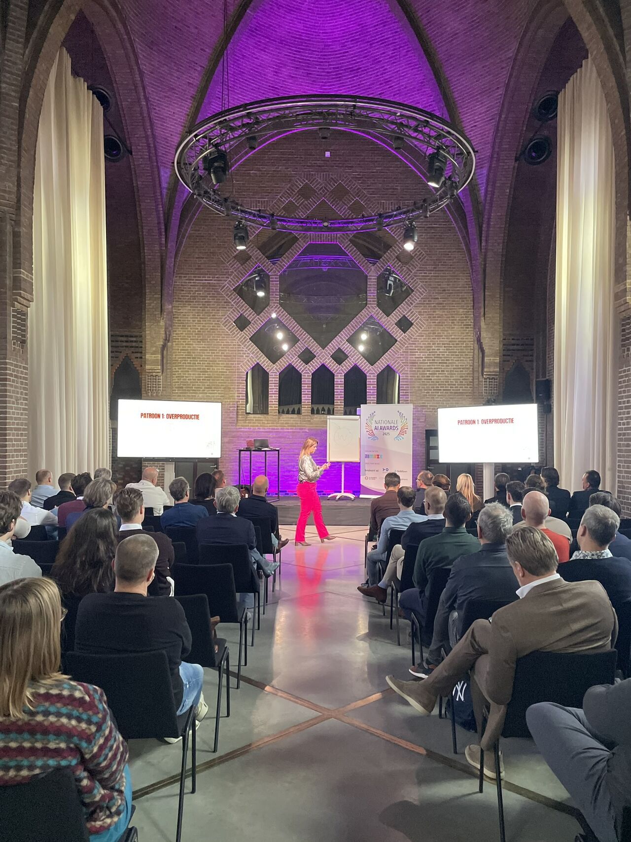 Lizzy Prins - <p data-path-to-node="14">Auteur en strategisch adviseur gespecialiseerd in de impact van systemen op menselijk gedrag. Focus op de dynamiek tussen technologie en je organisatiecultuur.</p>