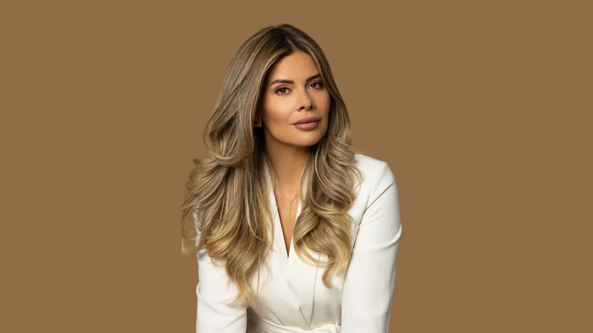 Stephanie Tency - <p data-start="1432" data-end="1561">Presentatrice, producent en auteur die openhartig spreekt over zelfacceptatie, mentale gezondheid en de impact van sociale media.</p>